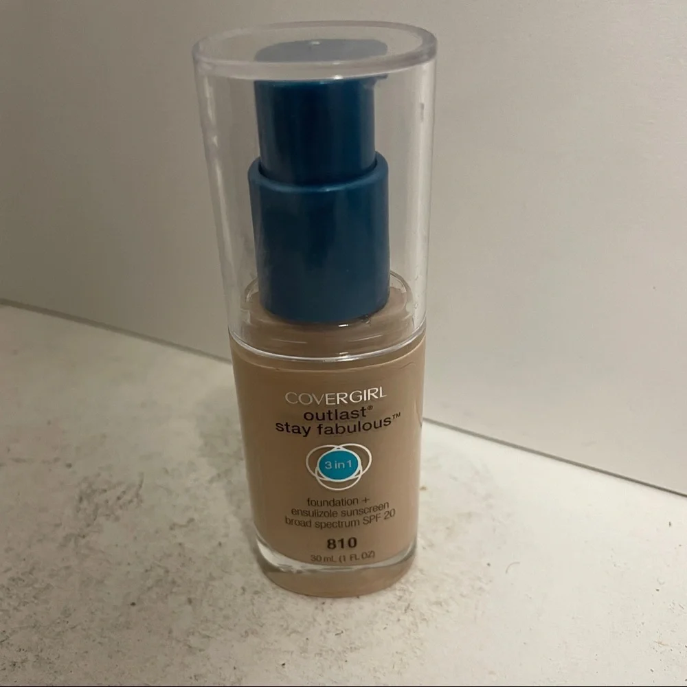 Covergirl Outlast Foundation Sunscreen 3 in 1 SPF 20 Classic Ivory 810 HTF